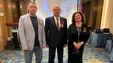 Доктор Суриков В.П, посол РФ в Непале, Новиков А.А и его супруга Новикова А. Б. Посольство России в Непале. 6 мая 2025 года.